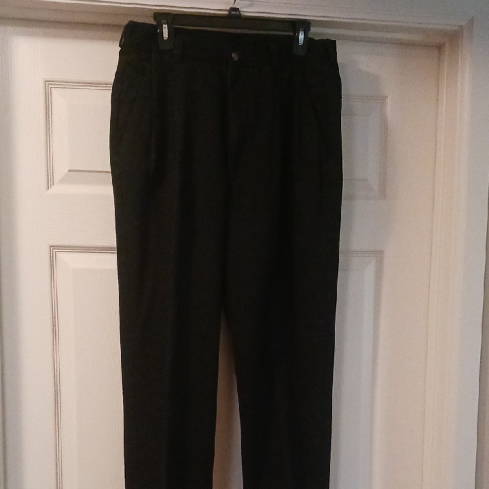 Men's Black Pleat Front Dress Pants